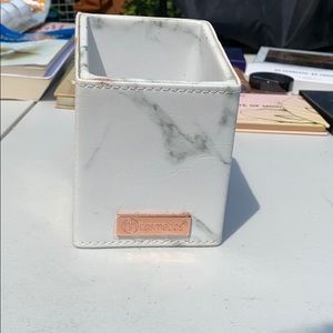 BH cosmetics brush holder